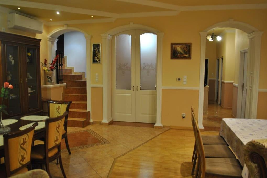 Exigens House Apartment *
