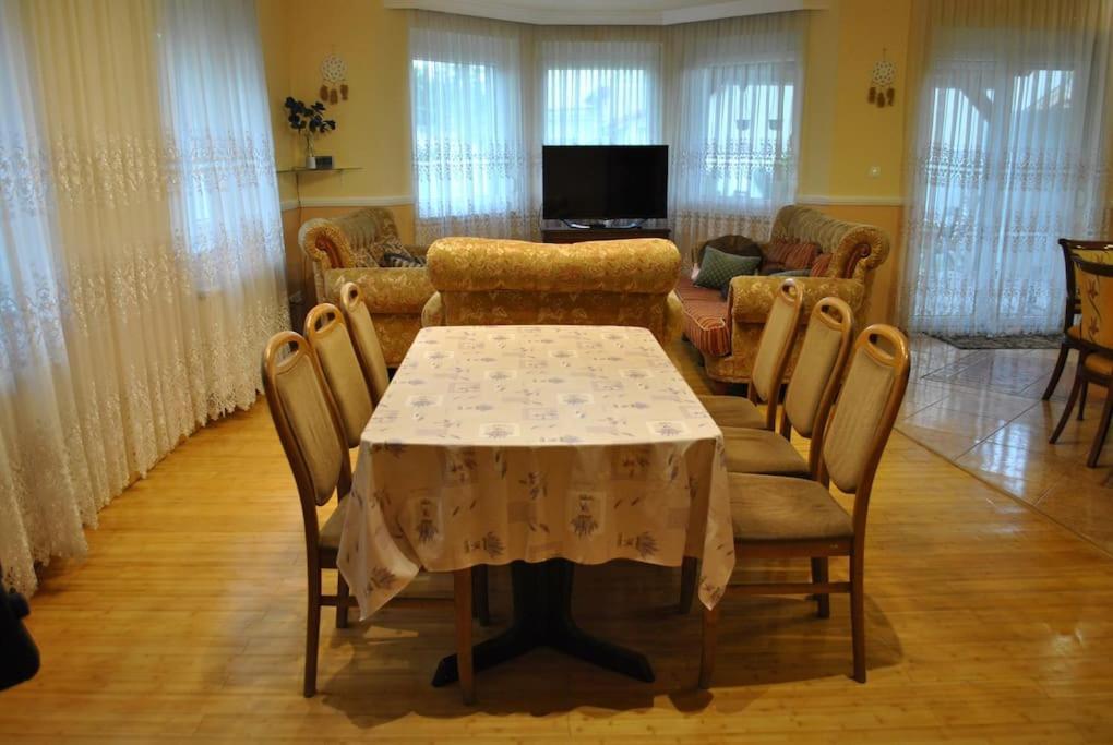 Apartment Exigens House *