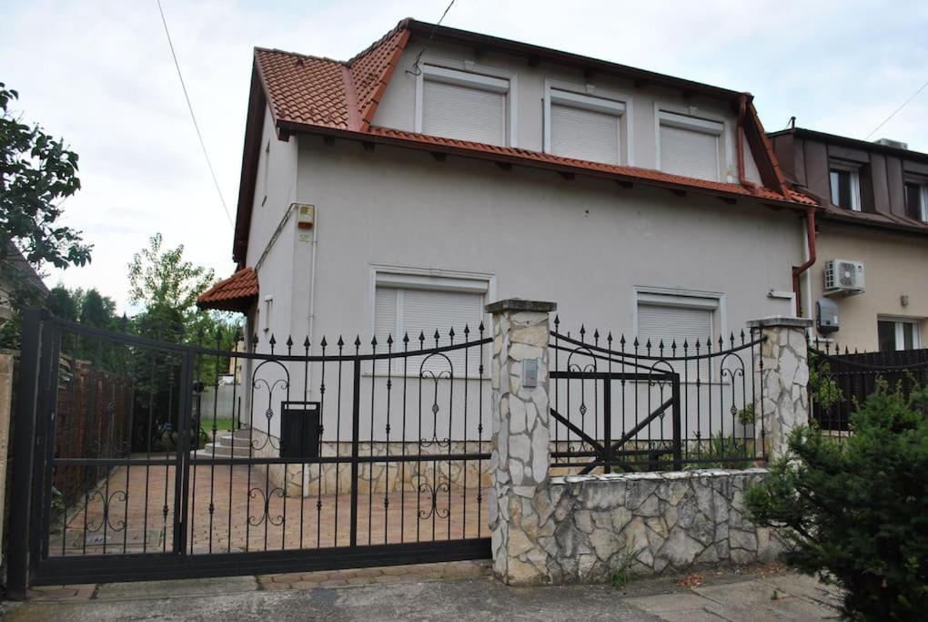 Apartment Exigens House *